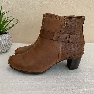 Cobb Hill by Report Rashel Light Brown Buckle Ankle Boots Woman’s 7